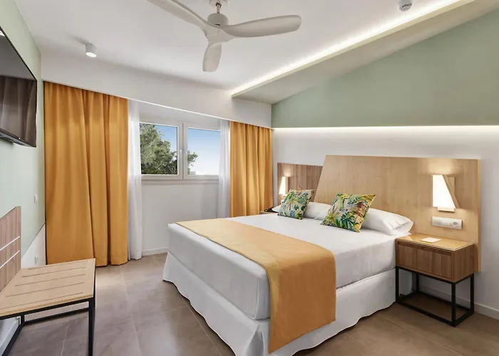 מלון Riu Playa Park